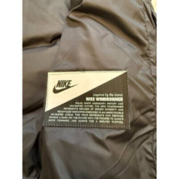 NEW Nike women's medium black/white puffer long Therma Fit vest MSRP $200 - Picture 2 of 12